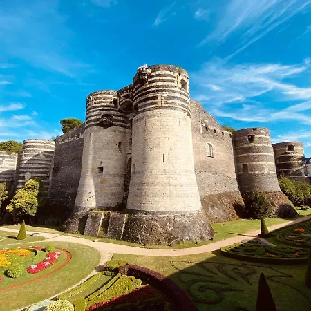 Logis Hotels- Marguerite D'anjou Chateau
