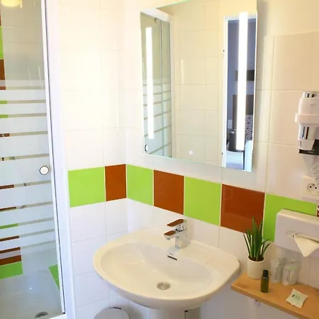 Logis Hotels- Marguerite D'anjou Chateau 2*