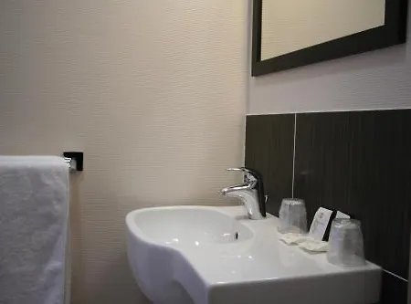 Logis Hotels- Marguerite D'anjou Chateau Angers