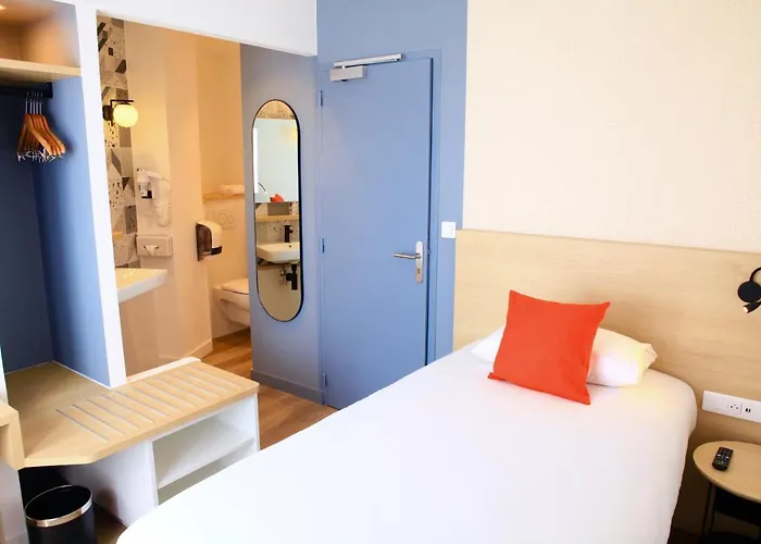 Logis Hotels- Marguerite D'anjou Chateau 2*