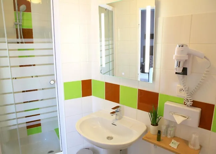 Logis Hotels- Marguerite D'anjou Chateau 2*