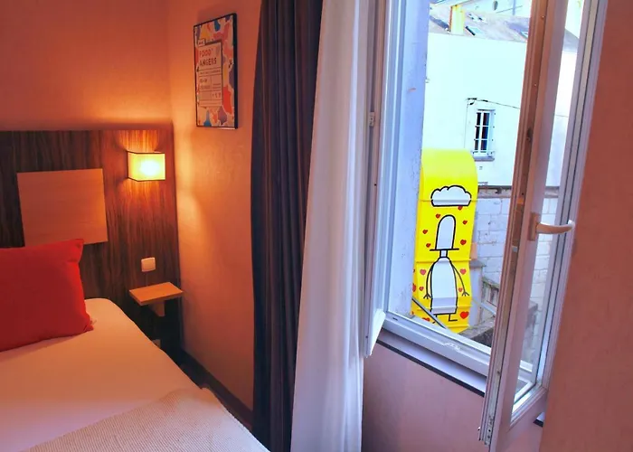 Hotel Logis Hotels- Marguerite D'anjou Chateau 2*