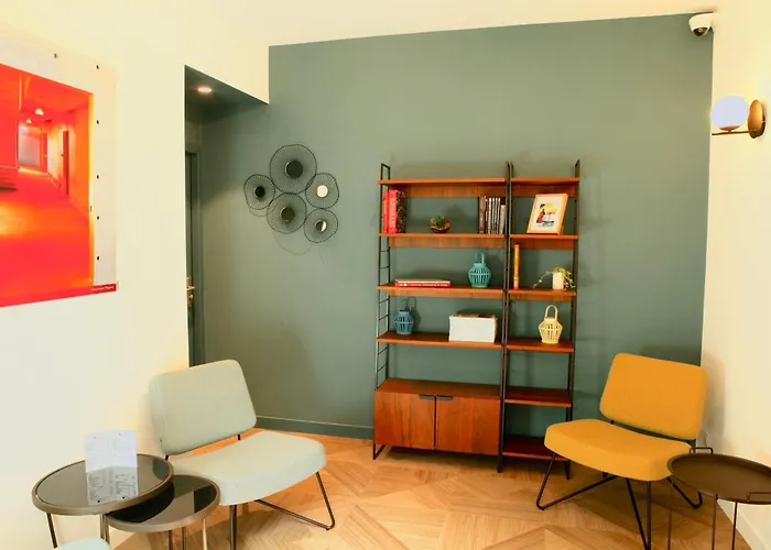 Otel Logis Hotels- Marguerite D'anjou Chateau 2*