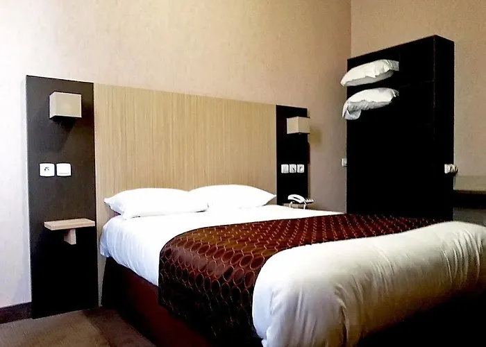 Logis Hotels- Marguerite D'anjou Chateau 2* Angers