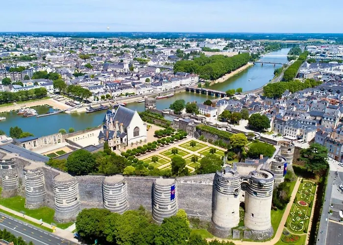 Logis Hotels- Marguerite D'anjou Chateau Hotel