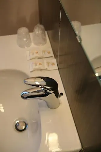 Logis Hotels- Marguerite D'anjou Chateau 2*