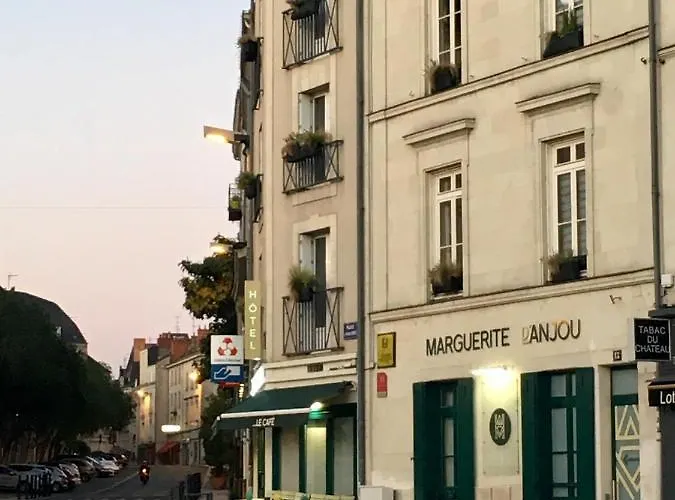 Hotel Logis Hotels- Marguerite D'anjou Chateau 2*